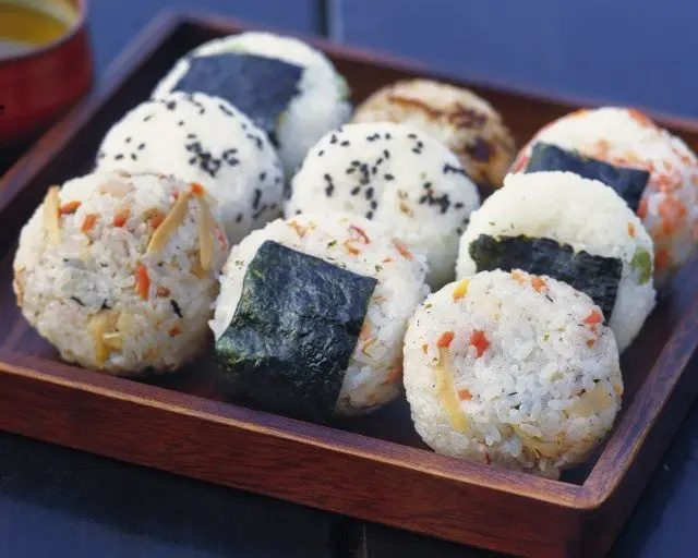 [種類豐富的飯糰]