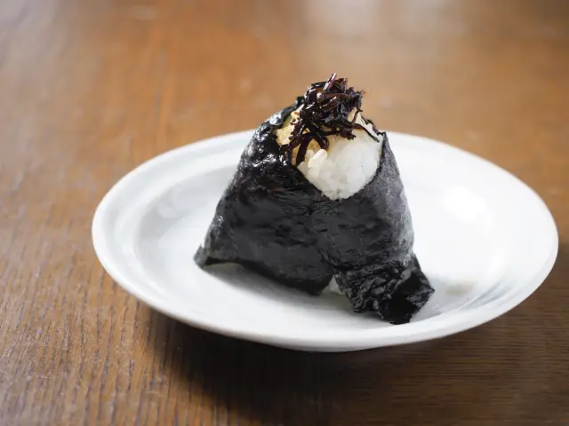 地味ながらも高い人気を誇る「こんぶおにぎり」