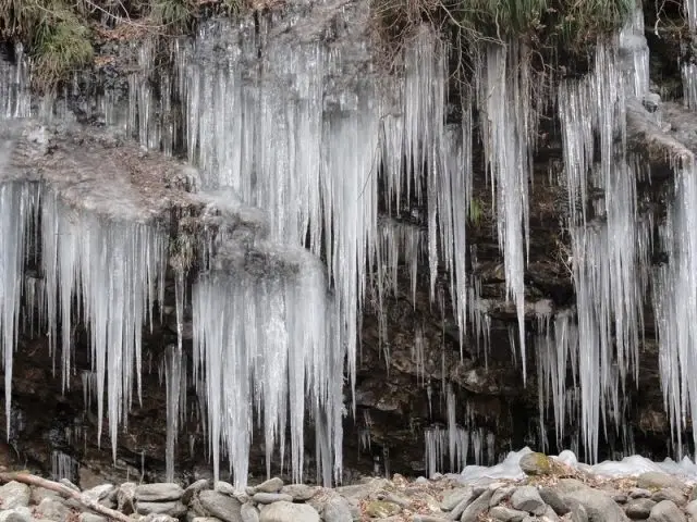 三十槌“冰之窗簾”