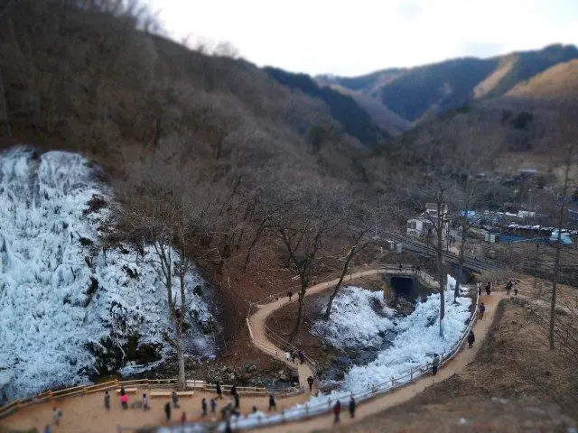 蘆久保冰柱 盤旋的山路