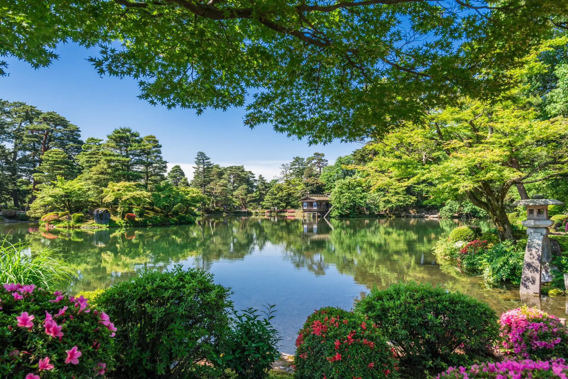 換上和服在庭園內散策♪