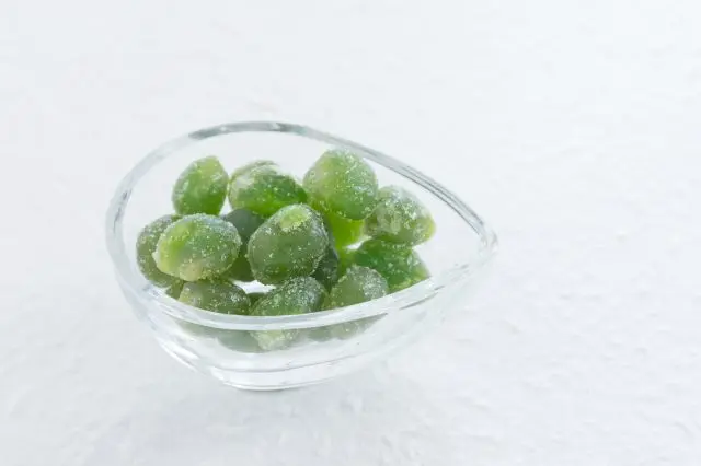 以豌豆為食材的甘納豆綠色晶瑩，很受女性和小朋友的喜愛