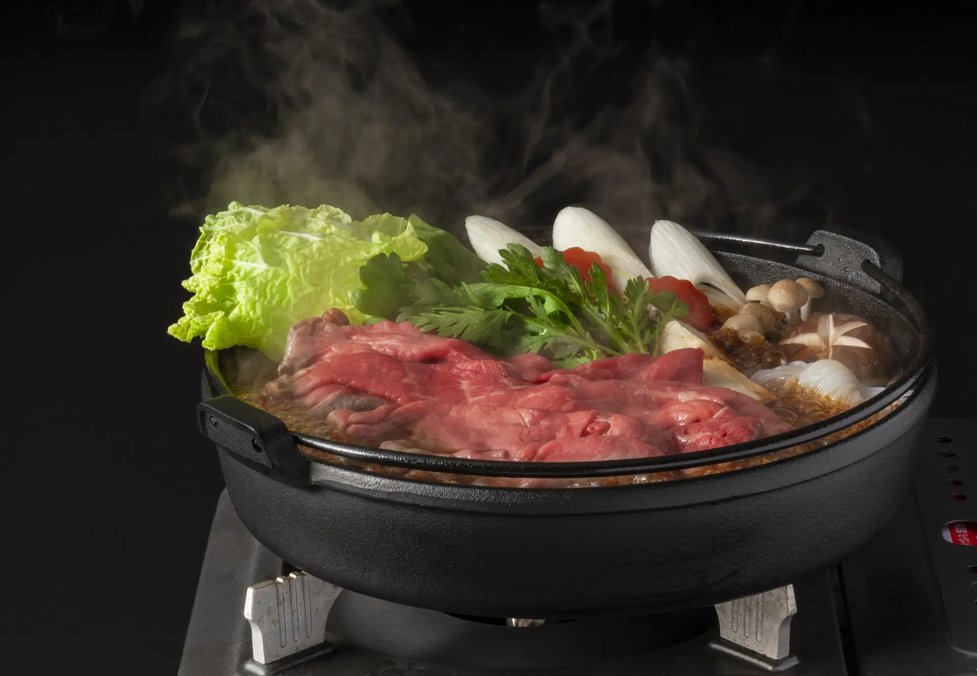 壽喜燒、成吉思汗烤肉都適合的鐵鍋