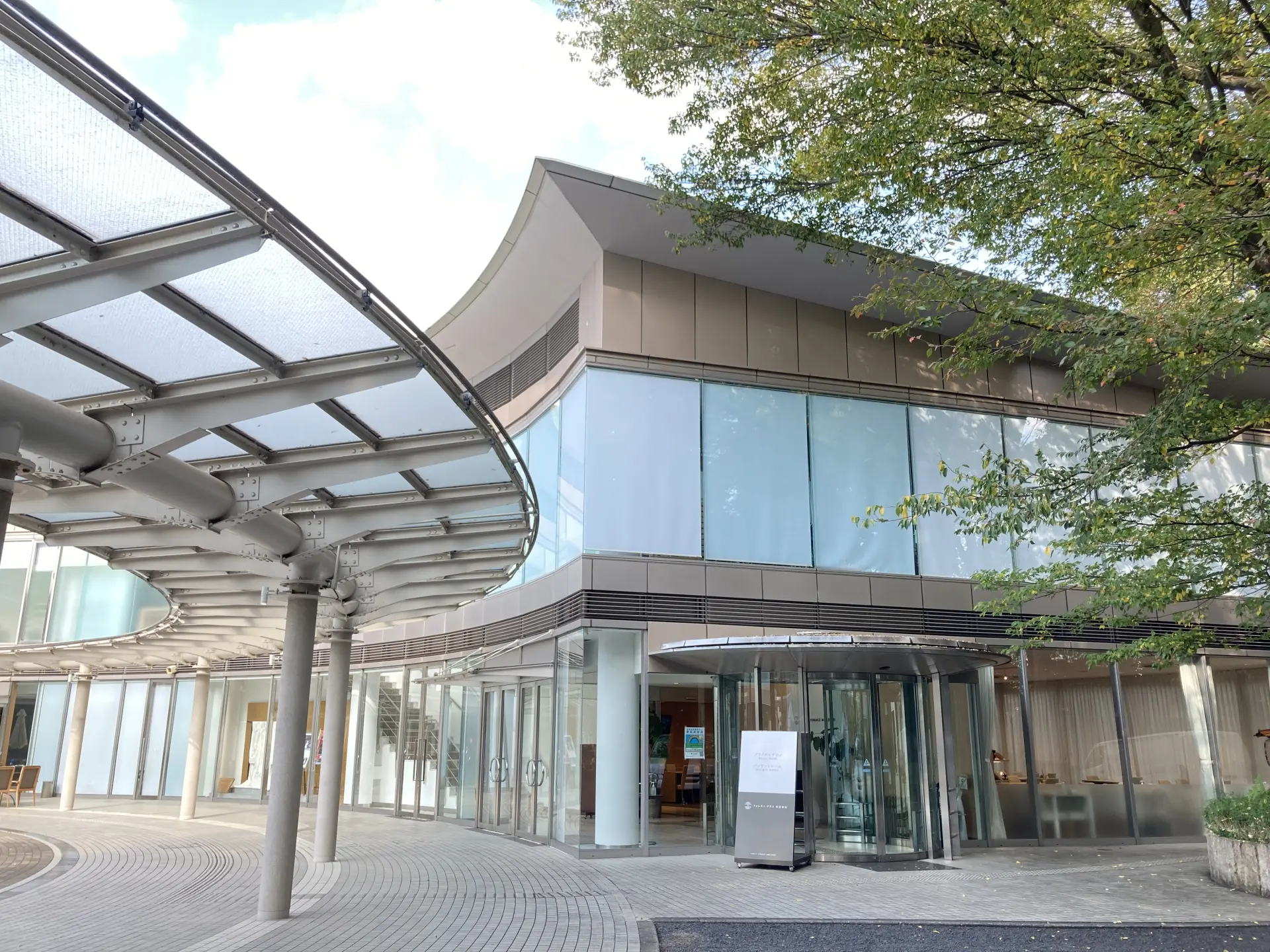 お土産や参拝記念品を購入したい方にピッタリな売店