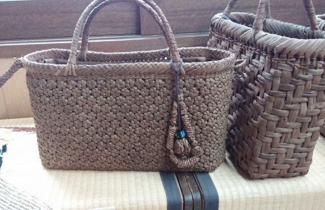 Recently, very stylish bags have also become popular.