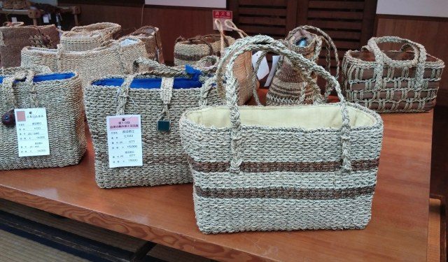 Recently, very stylish bags have also become popular.