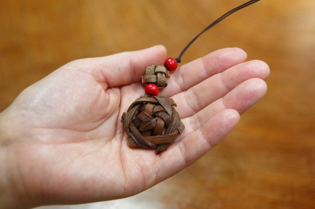 Experience simple weaving at the Lifestyle Craft Gallery.