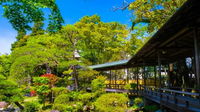 邃渓園から見られる美しい庭園
