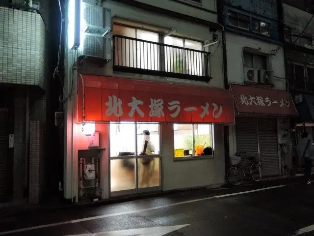 傳統日式風情的拉麵店外觀