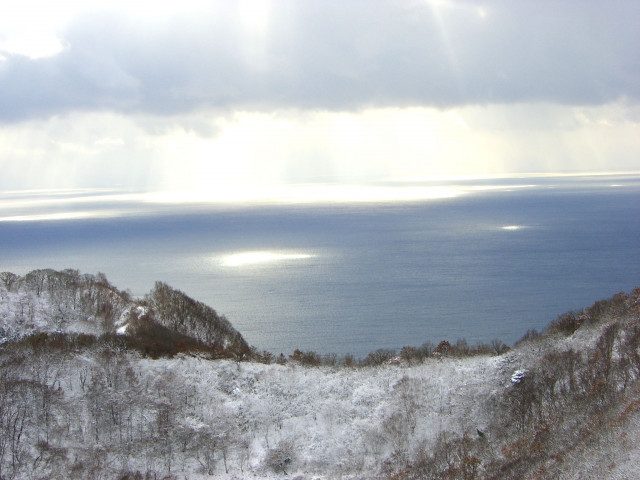 眺望台的反对方面，可以一望青森方向的津轻海峡