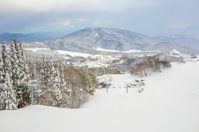 冬天造訪可順道享受玩雪樂趣