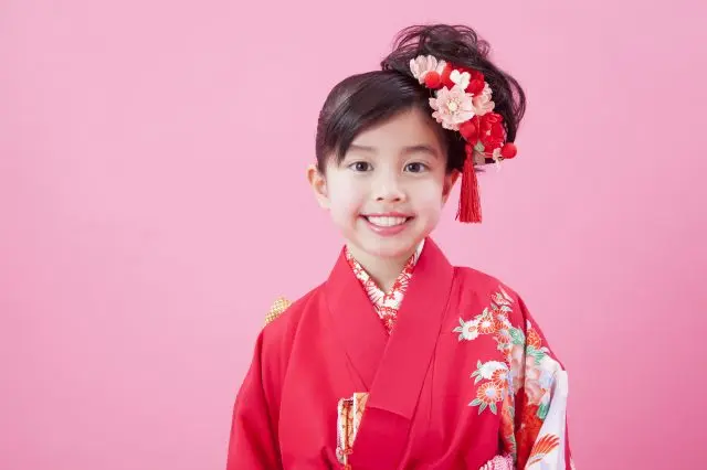 雛祭當天會為小女孩穿上和服