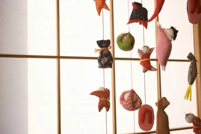 家裡也會擺設吊雛裝飾等