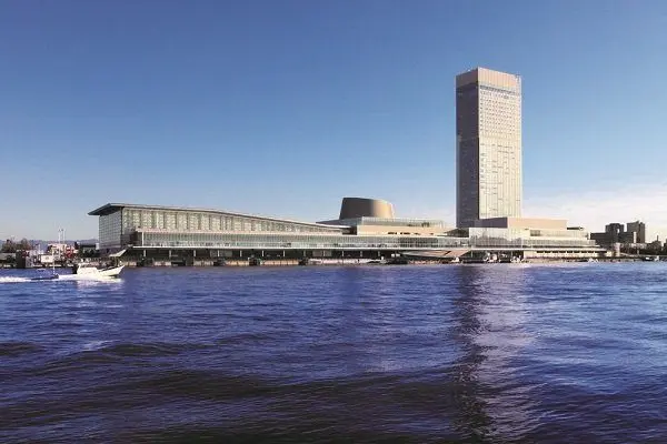 朱鷺展覽館的輪廓像是一艘船