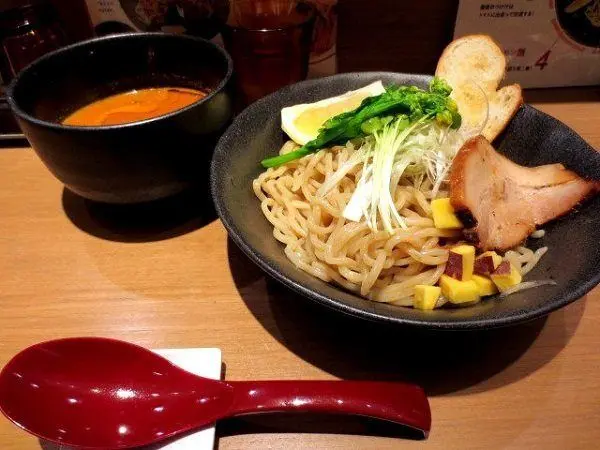 Osaka’s new EBI-TORI MENZO makes shrimp tsukemen like nowhere else!