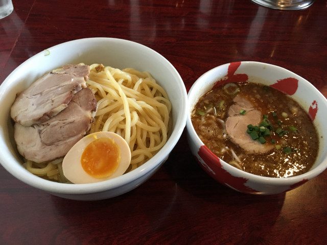 【食紀】札幌人氣拉麵店「あらとん本店」！湯頭是充滿濃厚海鮮和豬骨香味的沾麵～