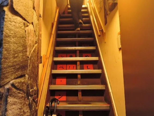 進入入口後馬上就是有點陡峭的樓梯