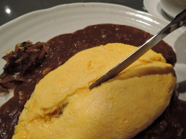 在東京神田享用乾咖哩與歐姆蛋的豪華組合！西式餐館【ルー・ド・メール】