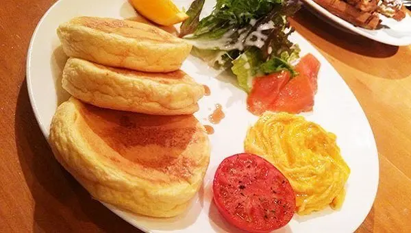 正餐鬆餅拼盤（1250日圓）