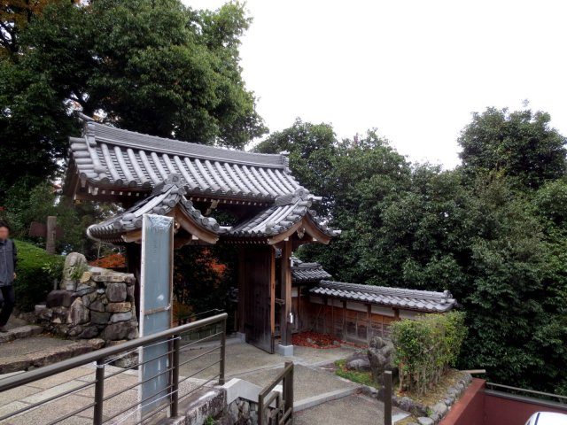 連結公車專用停車場的東門