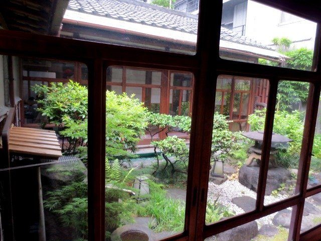 北極星 寬敞的店內