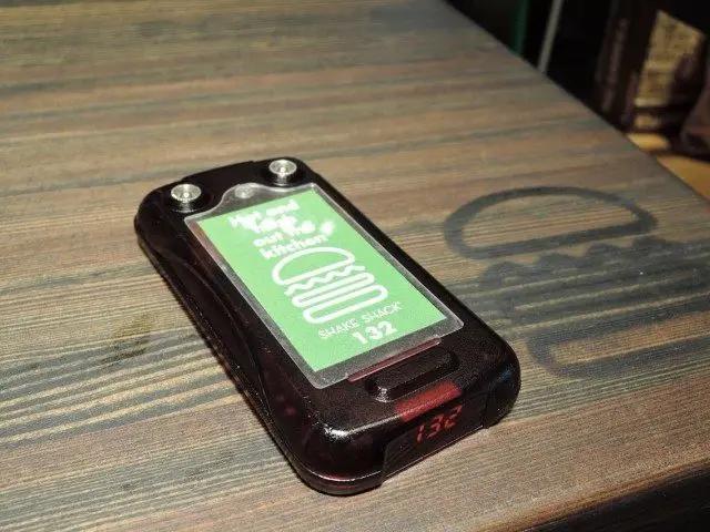 店內點餐方式是點完餐後會給呼叫鈴