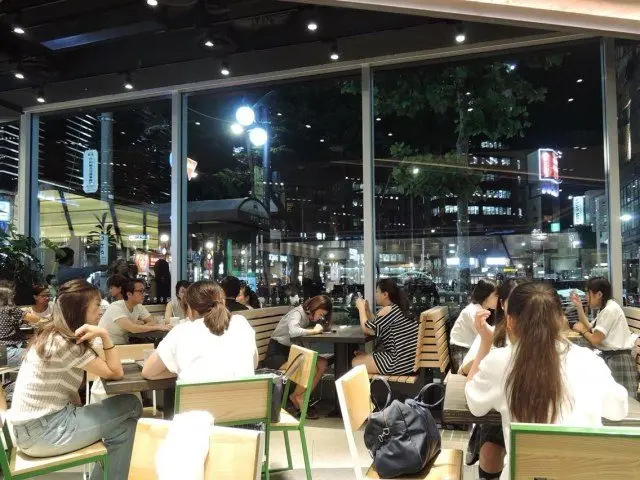 寬敞明亮的店内