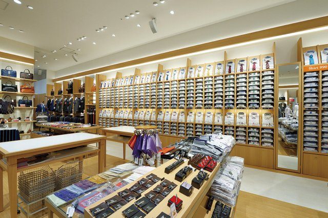 HARUYAMA商事 西装专卖店 店内