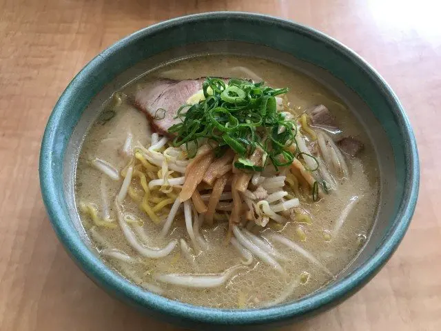 「麵屋 彩未」招牌拉麵：味噌拉麵(750日圓)