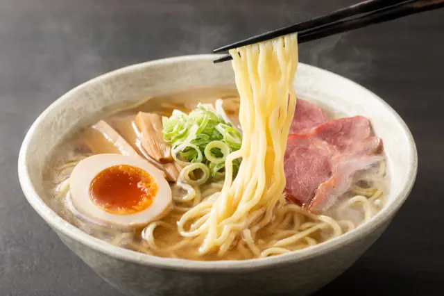 透き通ったスープが特徴的な函館ラーメン