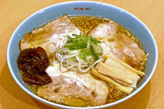 ダブルスープが特徴の旭川ラーメン