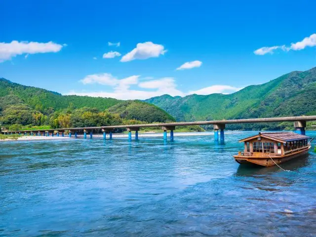 以「日本最後的清流」而知名，四國最長的河川