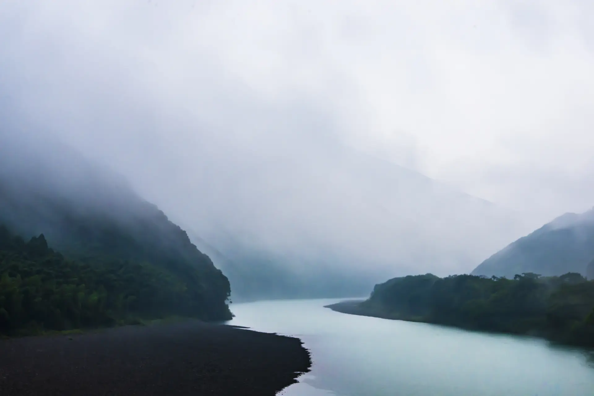 雨の四万十川