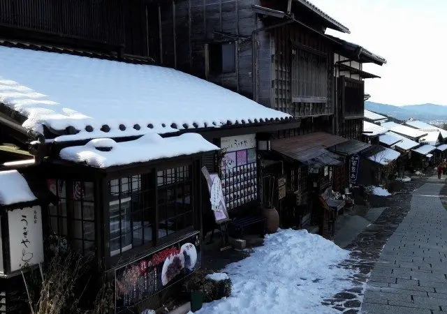沿著山坡而建的老街