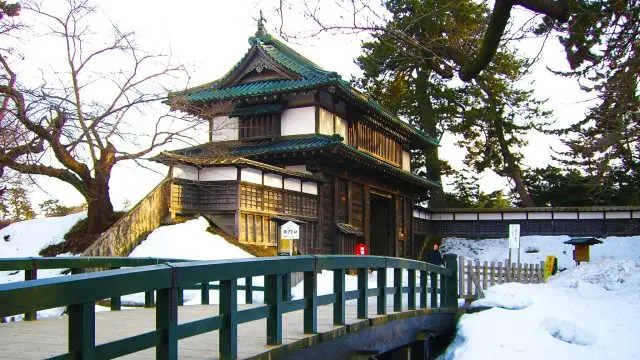 【弘前一日游推荐行程】造访弘前就是要登古城，欣赏今昔建筑之美