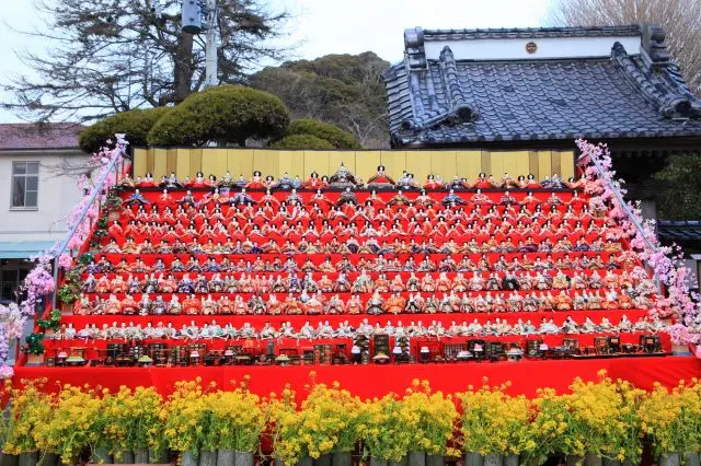 [覺翁寺、山門前]