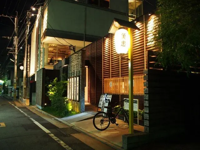 「魚忠」高級感十足的外觀