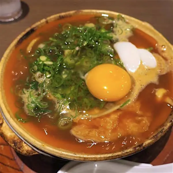 「狐狸九條蔥味噌煮烏龍麵 」（1600日圓）