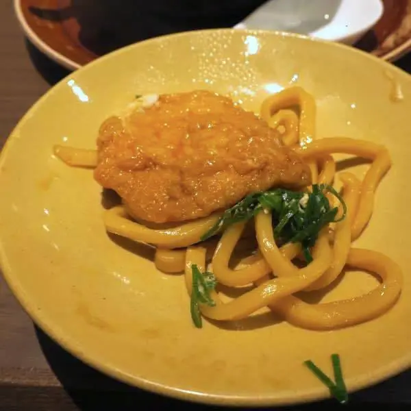 吃法是用砂鍋蓋代替碗