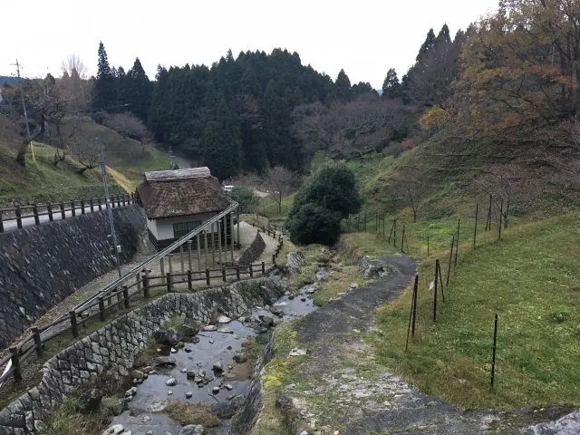 前往祕境般的佛隆寺