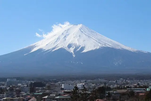 從新倉山淺間公園眺望美麗的富士山