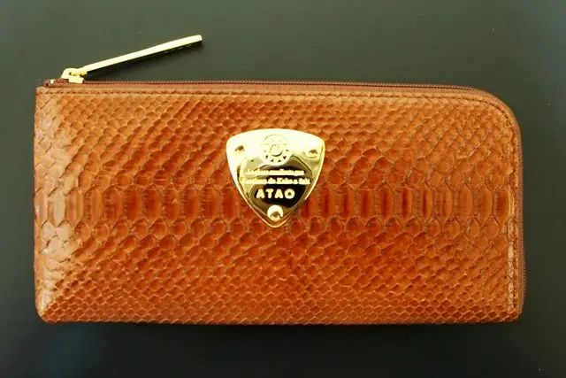 日本皮包職人手工製作的長皮夾品牌：【ATAO】