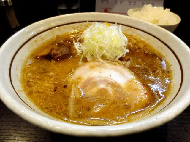 味噌拉麵 880日圓＋白飯小碗120日圓