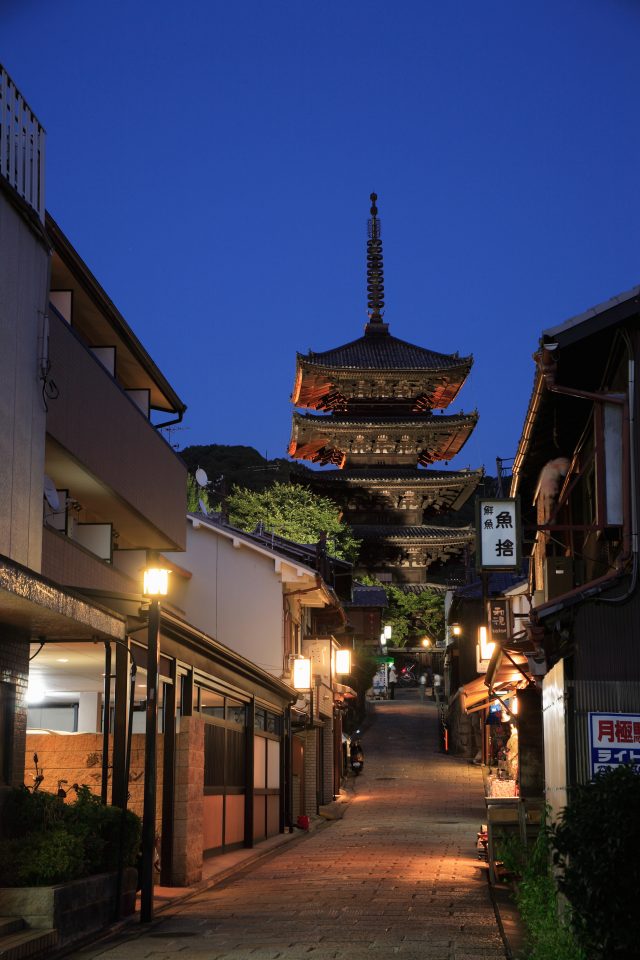 京都擁有歷史悠久的街道及神社寺院，十分受遊客歡迎