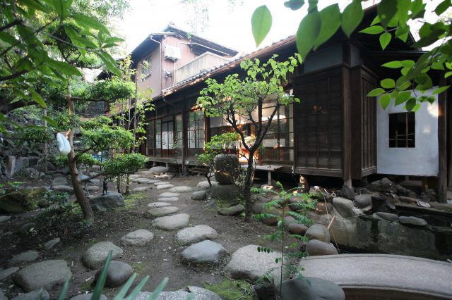 古香古色的庭園