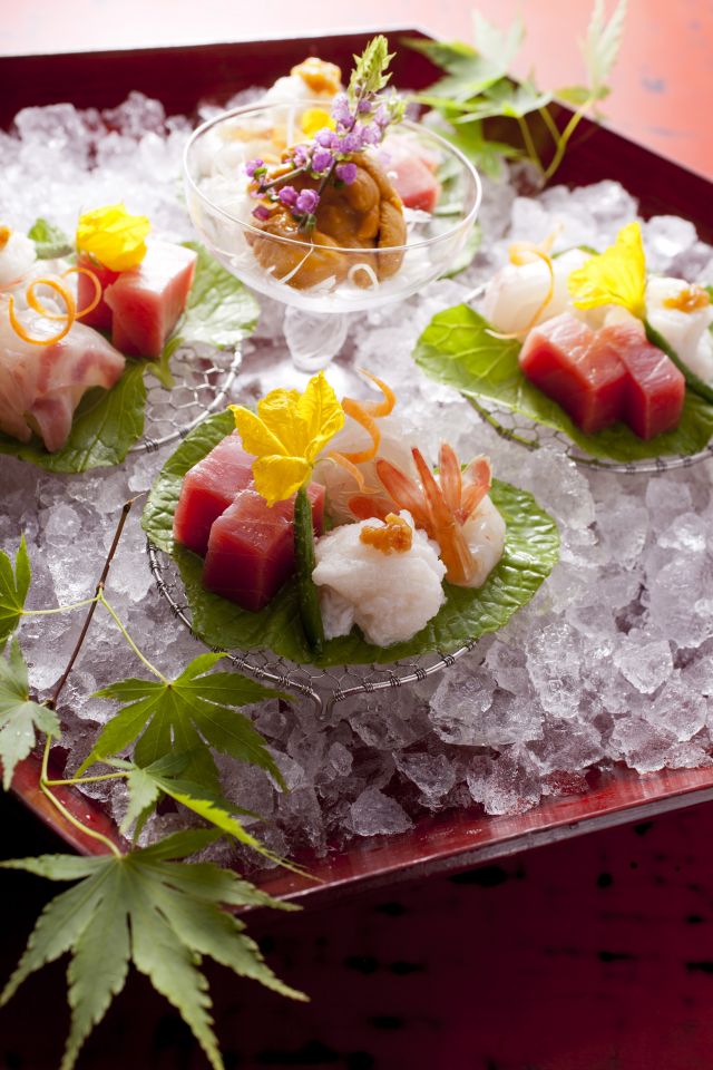 以生魚片拼盤的方式，享用知名海產寶庫三陸地方的魚類