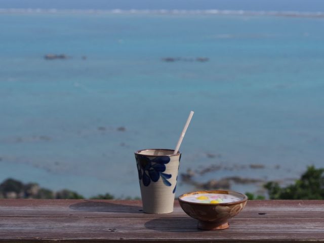 海天一色的無敵海景和甜點！沖繩泰式料理餐廳【Cafe Curcuma】