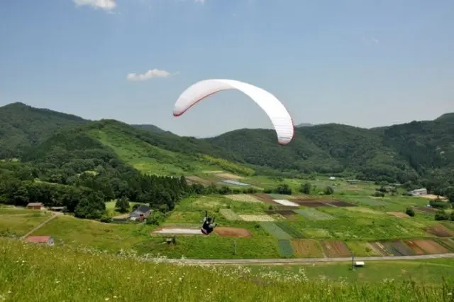 體驗滑翔傘，在空中散步