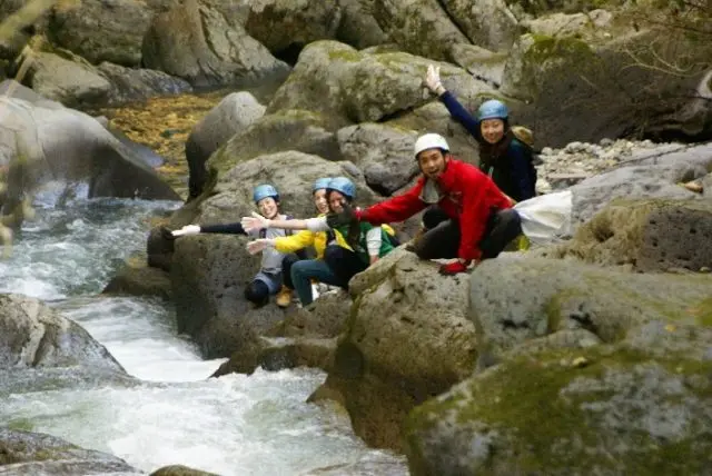 在神鍋才能體驗到Lava Trekking