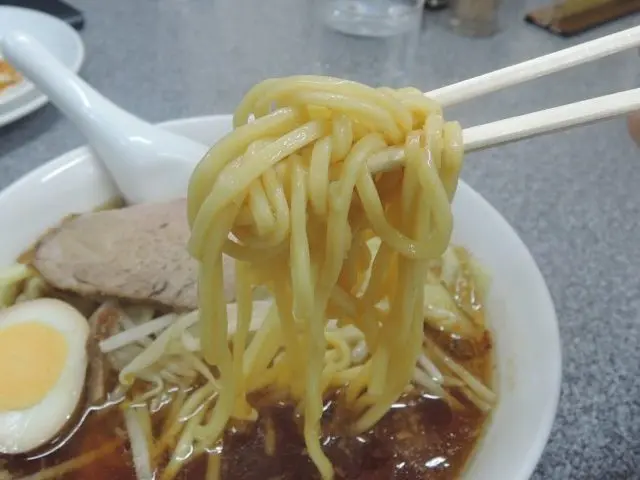 麵條是中粗直麵